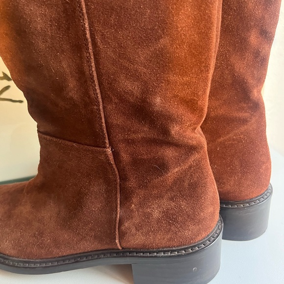 Beautiful Vince Equestrian brown suede boots, made in Italy, size 7, old money - Picture 6 of 16
